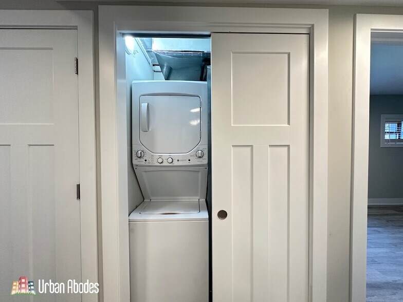 Building Photo - 1133 Oak Ave