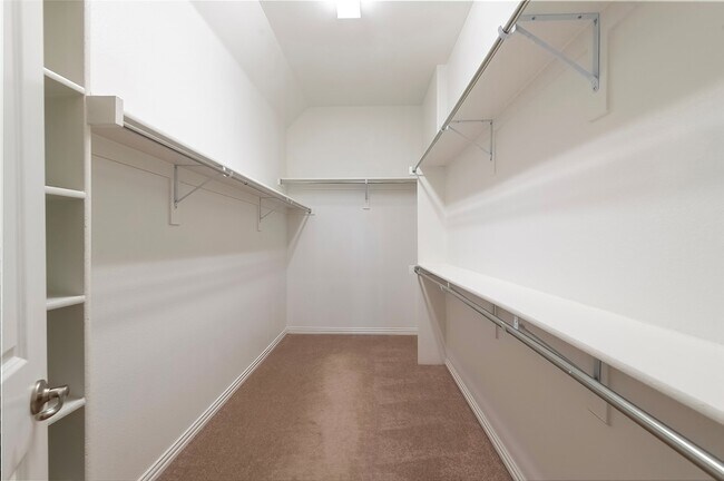 Building Photo - 6808 Badlands Dr