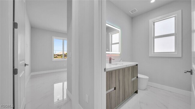 Building Photo - 1029 NW 35th Pl