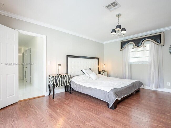 Building Photo - 4 bedroom in Hollywood FL 33021
