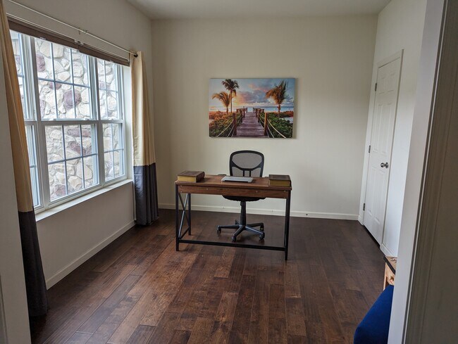 Building Photo - 5 Auction Dr