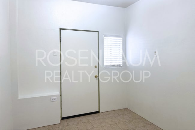 Building Photo - Cozy studio apartment in the heart of Tucson!