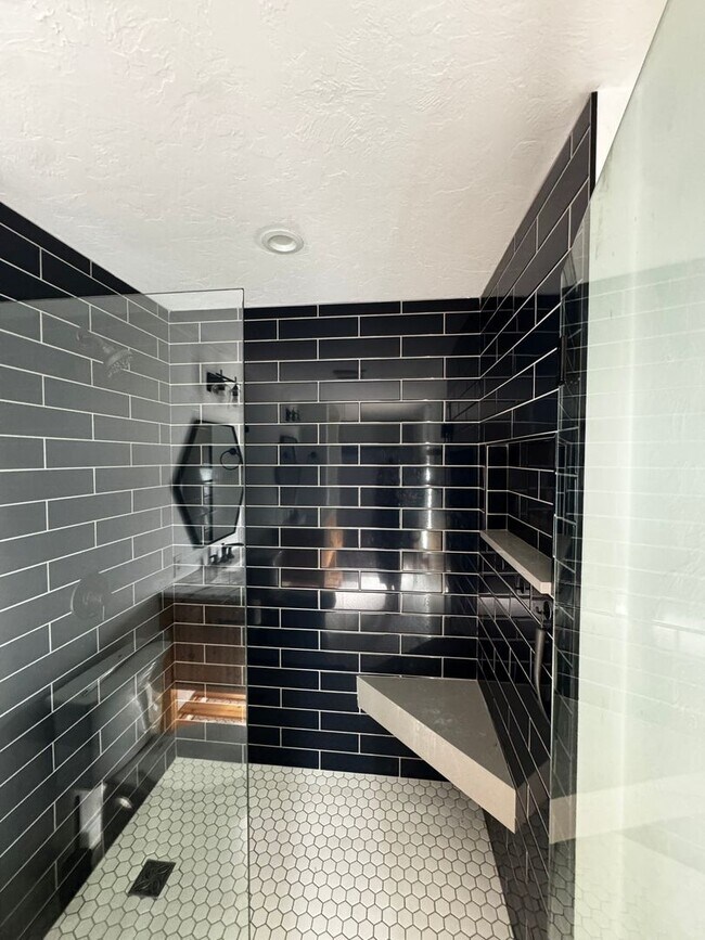 Building Photo - Spacious 3 Bedroom Home in South Eugene – Churchill Area