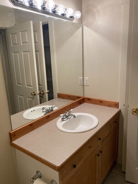 Building Photo - 607 Professional Dr