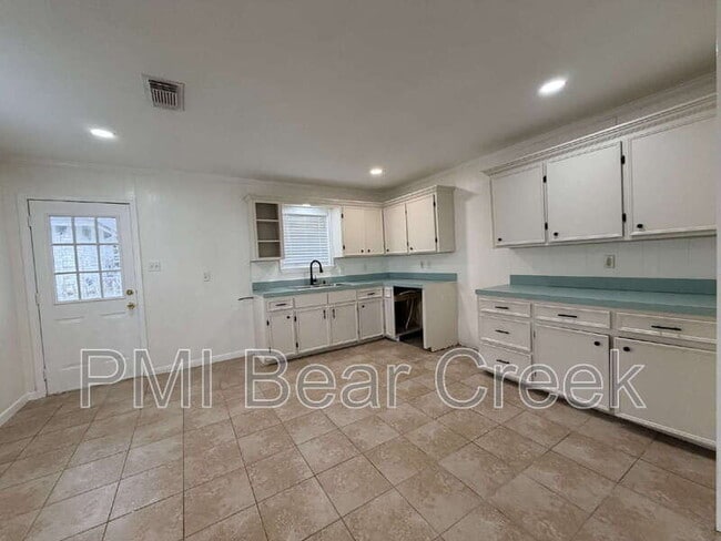 Building Photo - 302 16th St