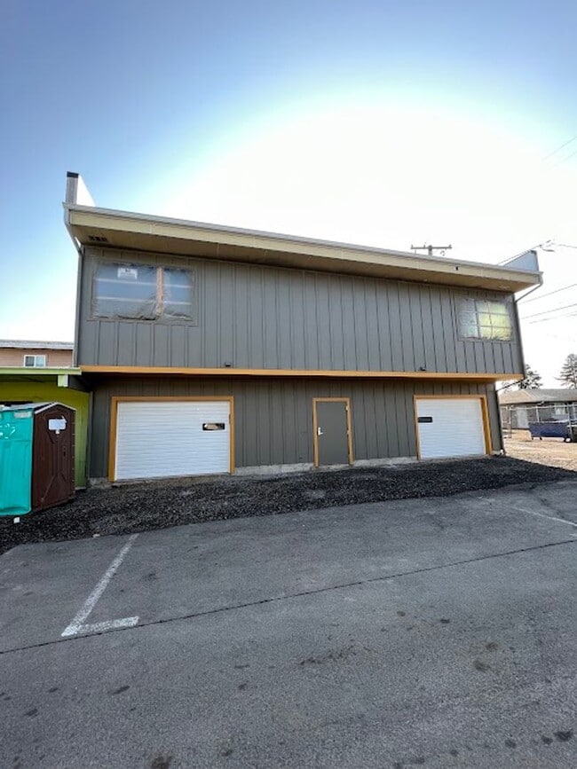 Primary Photo - West 11th Studios &amp; Garages