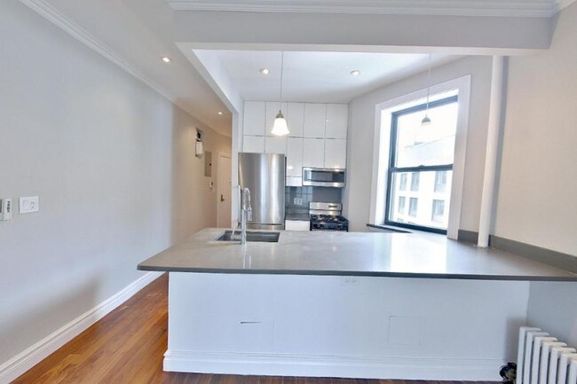 Building Photo - 1 bedroom in New York NY 10019