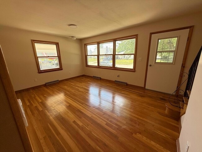 Building Photo - 4212 Beechgrove Dr