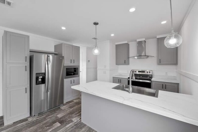 Building Photo - 16831 Oak Leaf Ct