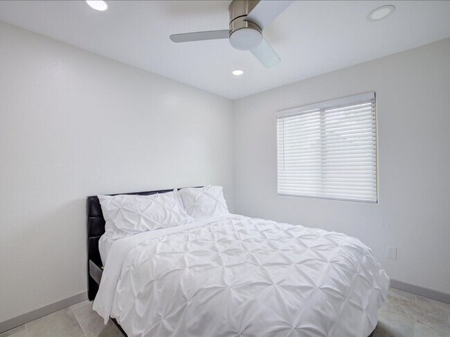 Building Photo - 3 Bedroom 2 Bathroom: Partially Furnished home!! **UNFURNISHED-RENTAL PRICE IS $3,000.00**