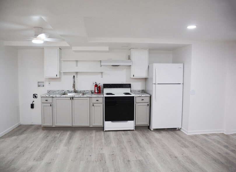 Primary Photo - 2350 Baldwin Ave