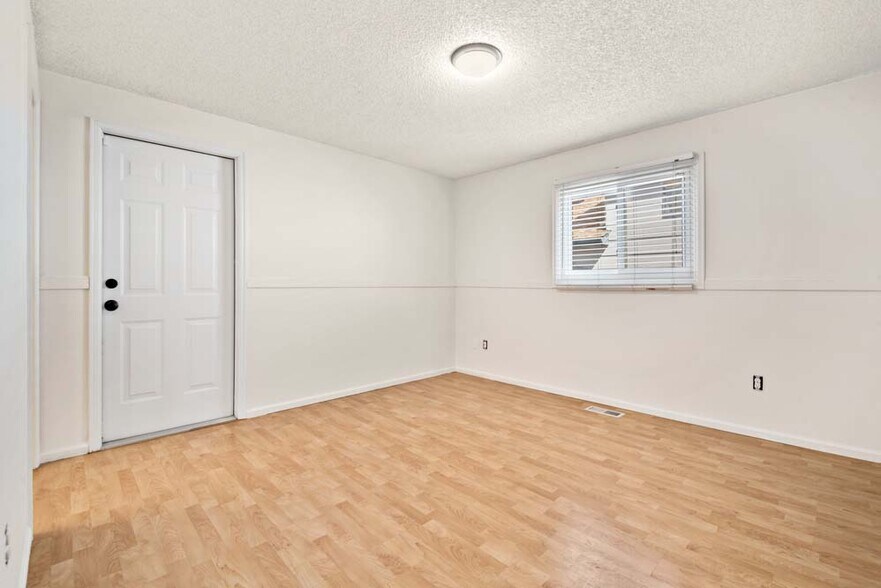 master bedroom - 278 E 42nd St