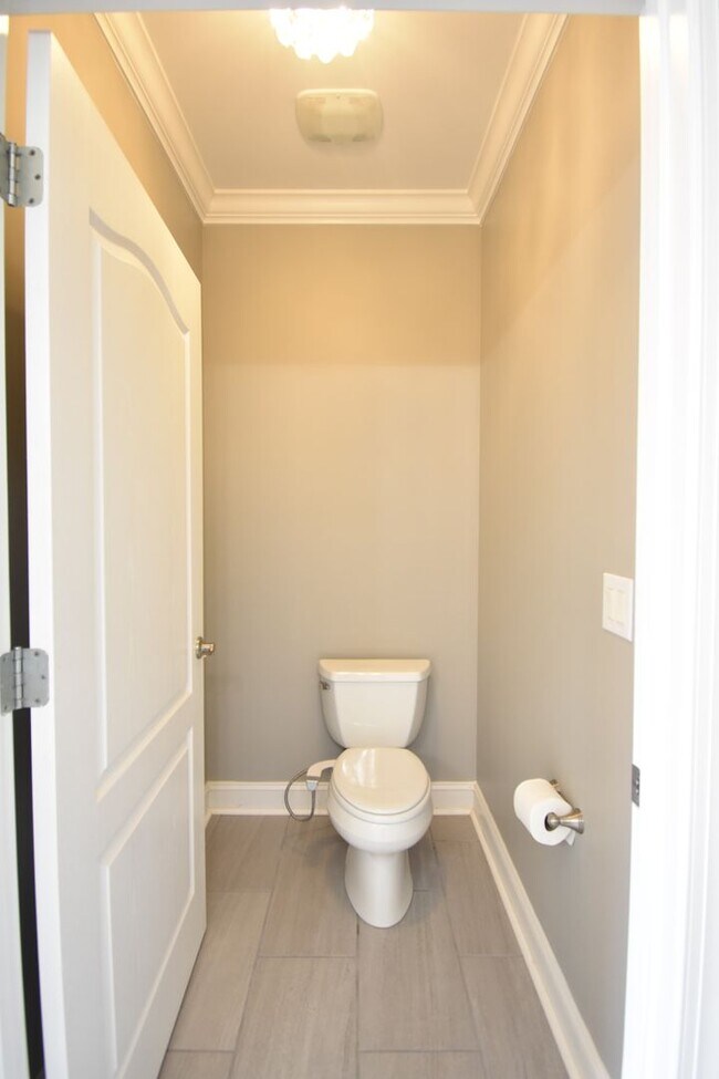 Building Photo - 3 Bedroom and 1.5 Bath Condo- Bradford Place at Buckhead