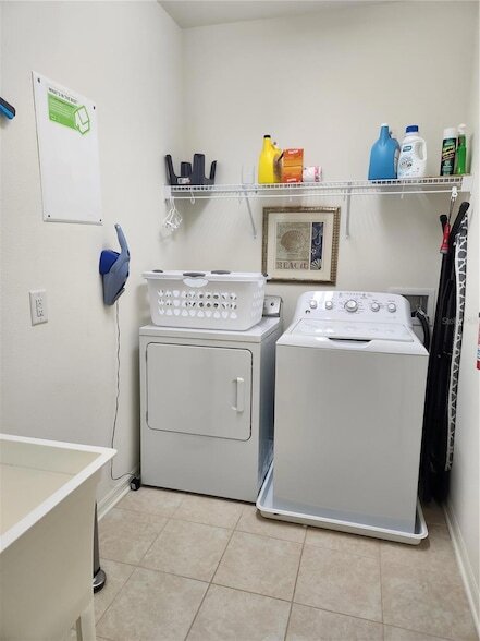 Building Photo - 8119 Villa Grande Ct