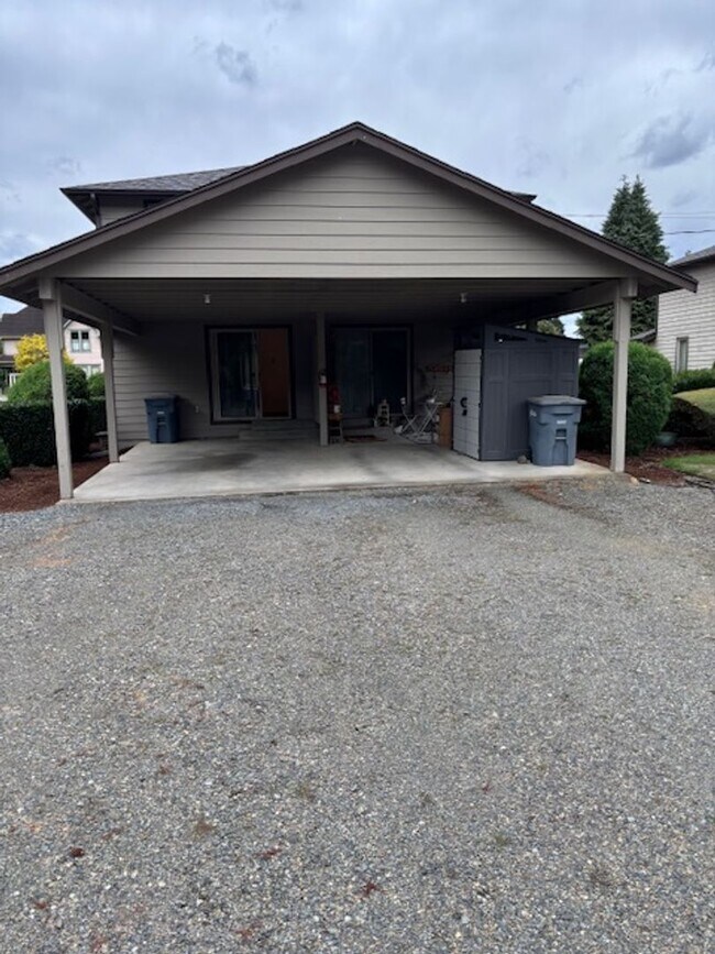 Building Photo - Prime Orting Townhome
