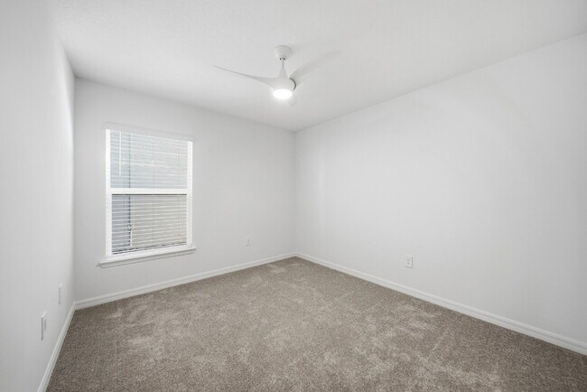 Building Photo - Charming 3-Bed Oasis with 2 Baths in Land O' Lakes – Your Ideal 1,448 Sq Ft Retreat!