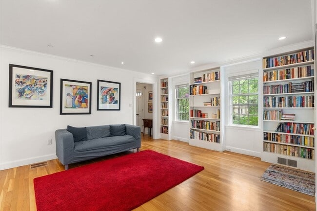 Building Photo - 205 Brattle St