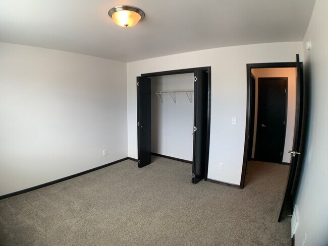 Building Photo - 3 Bed 3 Bath Single Family Home