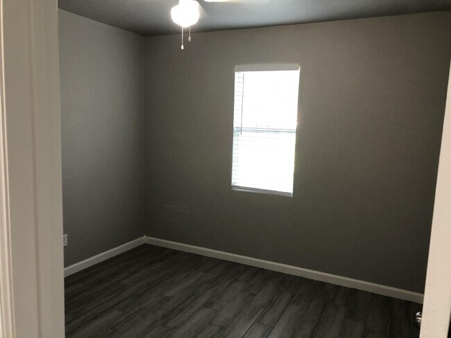 Building Photo - 3208 SW 44th St