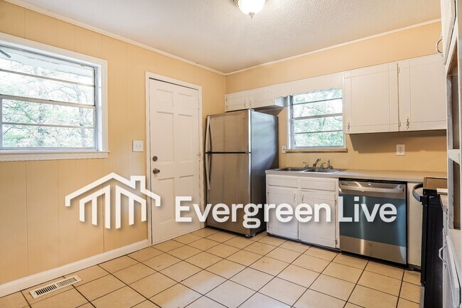 Building Photo - 1208 Oakley Dr