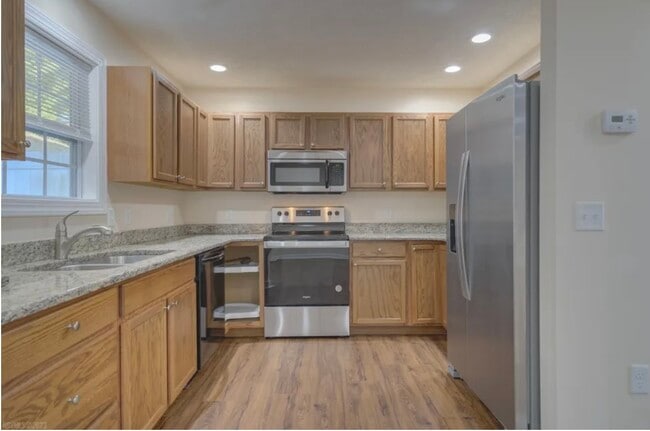 Building Photo - 435 Pin Oak Dr NW