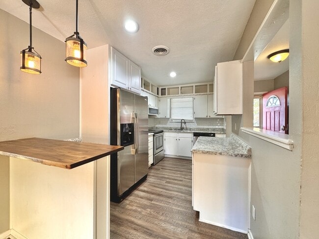 Building Photo - 5122 Fairway Blvd