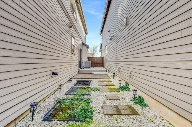 Building Photo - Beautiful 4 Bed, 2.5 Bath Rental Home in Wilsonville!