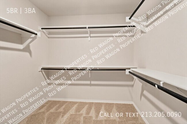Building Photo - 8106 Chestnut Blue