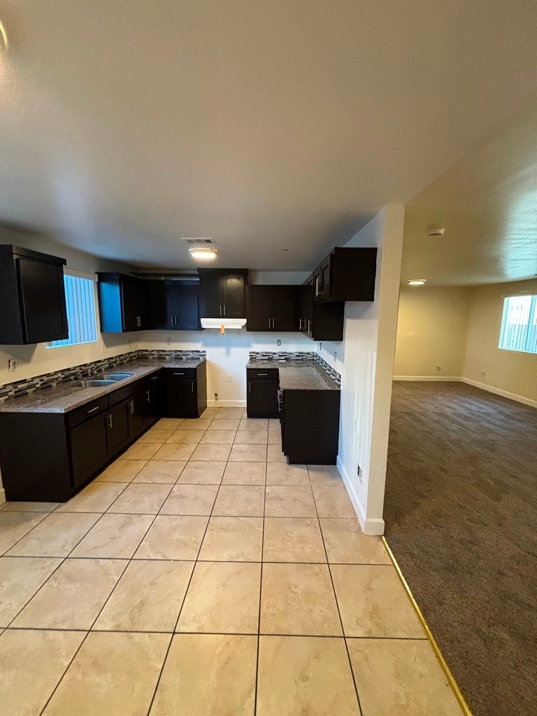 Building Photo - 428 W 109th Pl