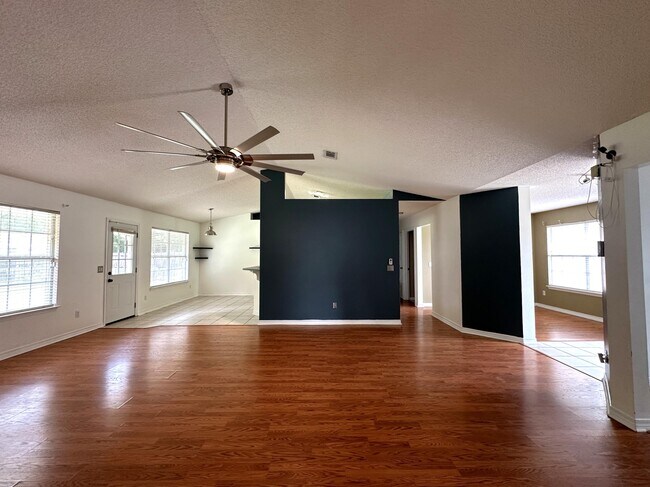 Building Photo - 139 Steeplechase Dr