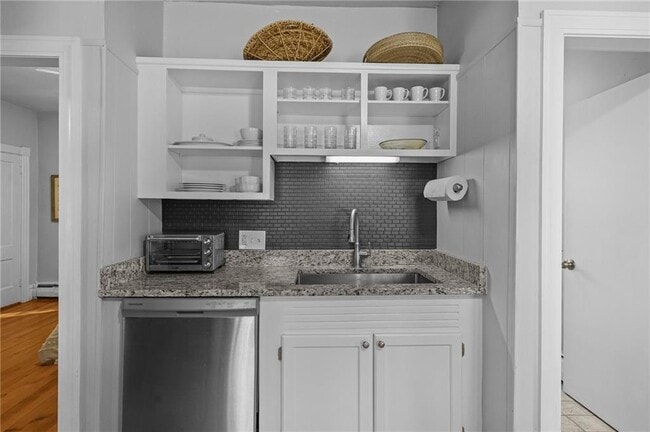 Building Photo - 48 Constitution St