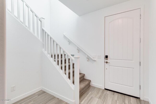 Building Photo - 1070 E Marlin Dr