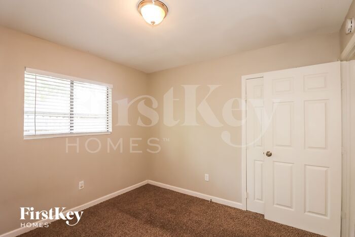 Building Photo - 5111 Karenbeth Dr