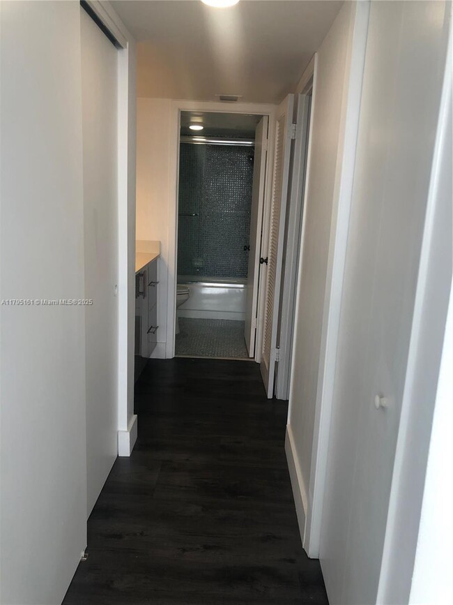 Building Photo - 18081 Biscayne Blvd
