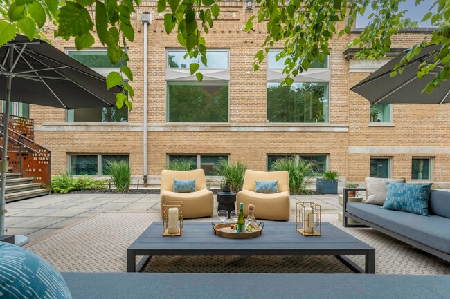 Building Photo - 1019 N Wolcott Ave