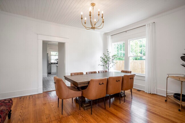 Building Photo - 227 Kershaw St NE