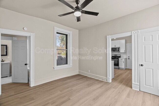 Building Photo - 3915 Russell Blvd