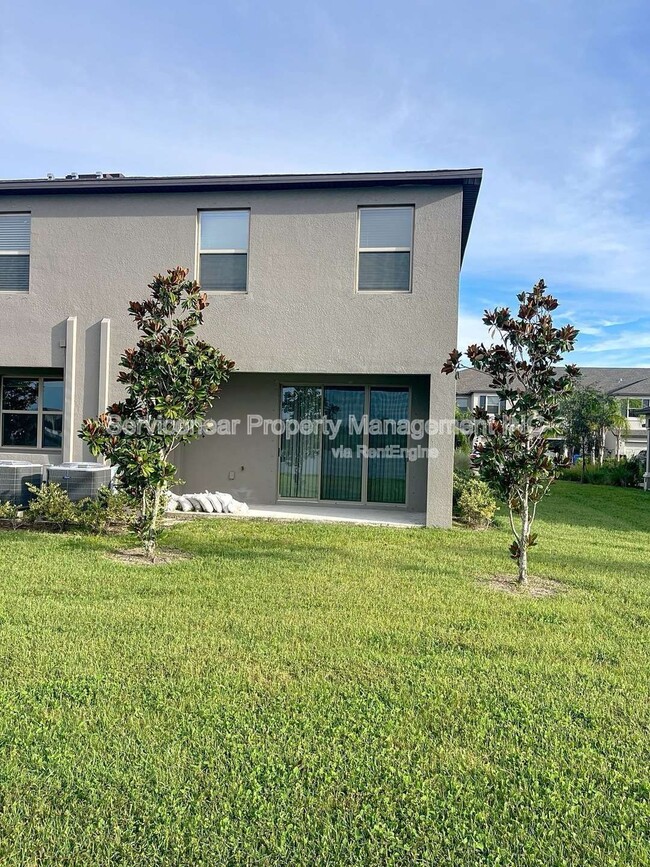 Building Photo - 734 Royal Empress Dr