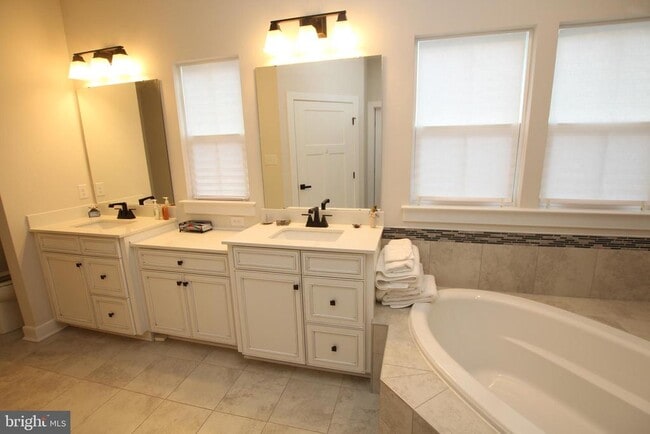 Building Photo - 31219 Barefoot Cir
