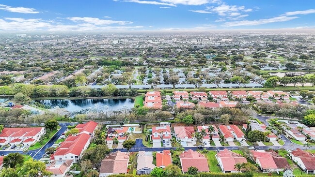 Building Photo - 8608 Vía Giula