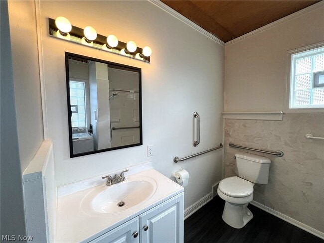 Building Photo - 982 Dan St