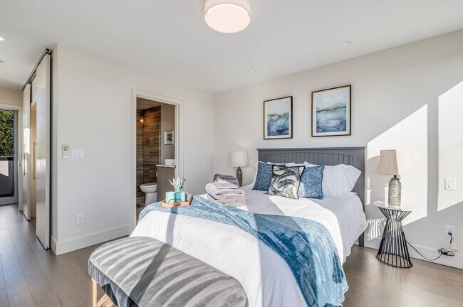 Building Photo - 4205 Evanston Ave N