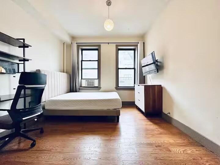 Building Photo - Furnished room/NOT APARTMENT