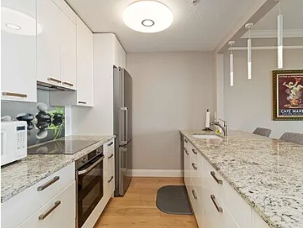 Building Photo - 750 N Tamiami Trl
