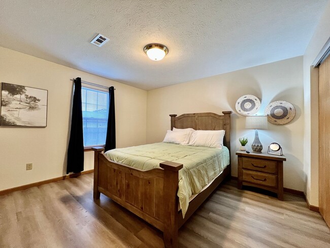 Building Photo - Lovely remodeled 2 bedroom in Middletown, ...