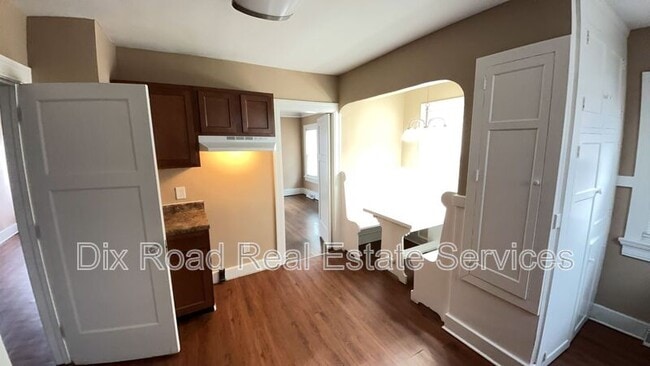 Building Photo - 15 Vassar Dr