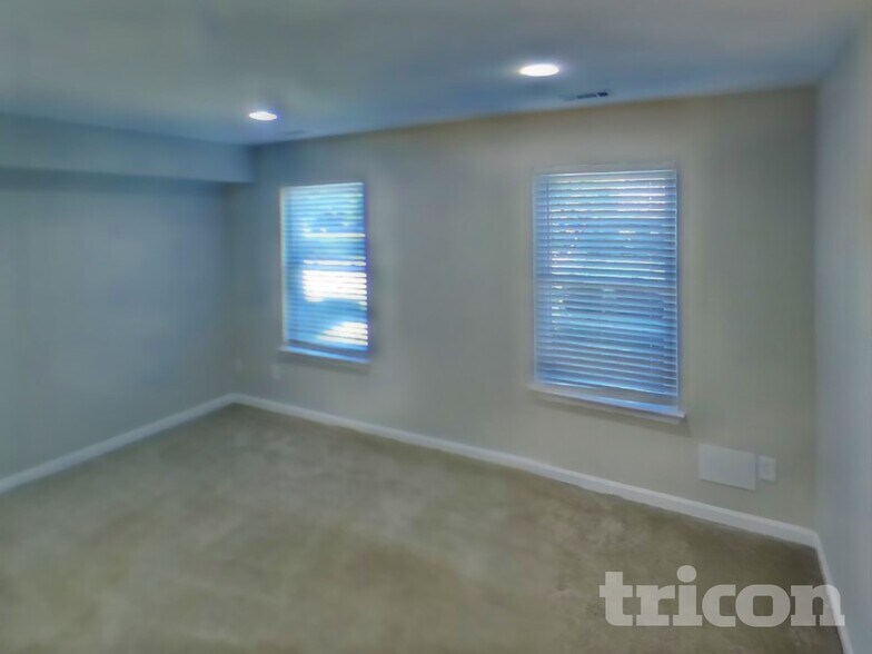Building Photo - 1277 Collier Ln
