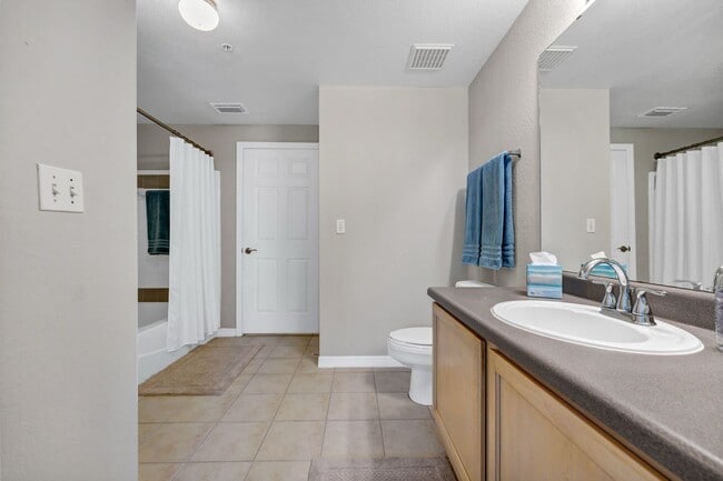 Building Photo - FOR RENT: Fully Furnished 1-Bedroom Lakeview Condo (6–7 Month Lease Only) The Hamptons at MetroWe...