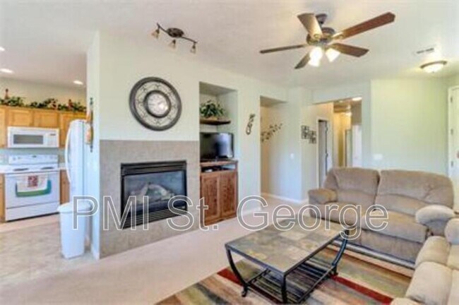 Building Photo - 3241 E Fourteen Fairway Dr