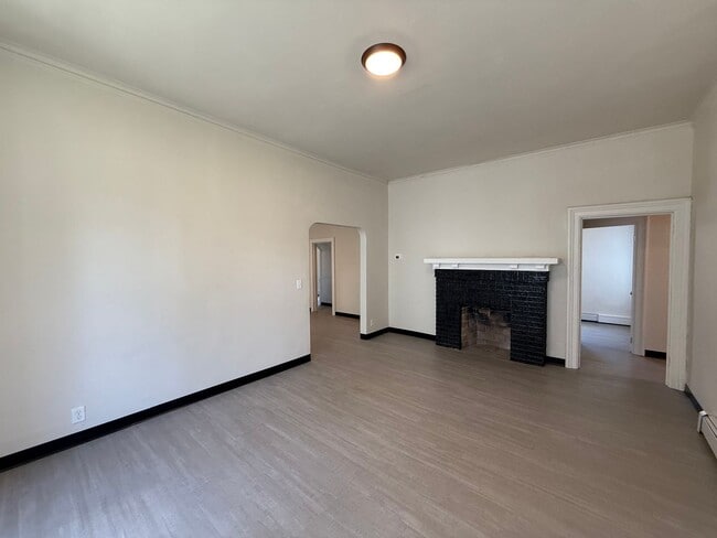Building Photo - 5 Bed 2 Bath Single Family Home- Shawano Wi